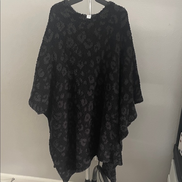 Mud Pie Black and Gray Leopard Reversible Chenille Poncho - Picture 9 of 11